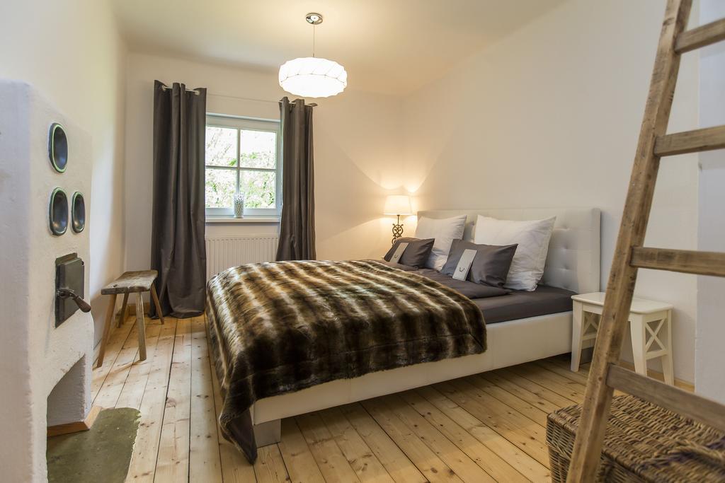 Forest Chalet, 15 Min To Salzburg Olt Town, And Most Beautiful Lakes, Secluded Location, 1,000 Sqm Garden, Mountainview, Panorama Sauna, Bath Whirlpool, Bbq&Bikes&Sunbeds For Free, Up To 10 P โกลลิง อันแดร์ ซัลซาค ห้อง รูปภาพ