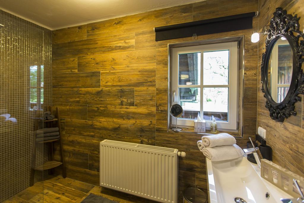 Forest Chalet, 15 Min To Salzburg Olt Town, And Most Beautiful Lakes, Secluded Location, 1,000 Sqm Garden, Mountainview, Panorama Sauna, Bath Whirlpool, Bbq&Bikes&Sunbeds For Free, Up To 10 P โกลลิง อันแดร์ ซัลซาค ห้อง รูปภาพ